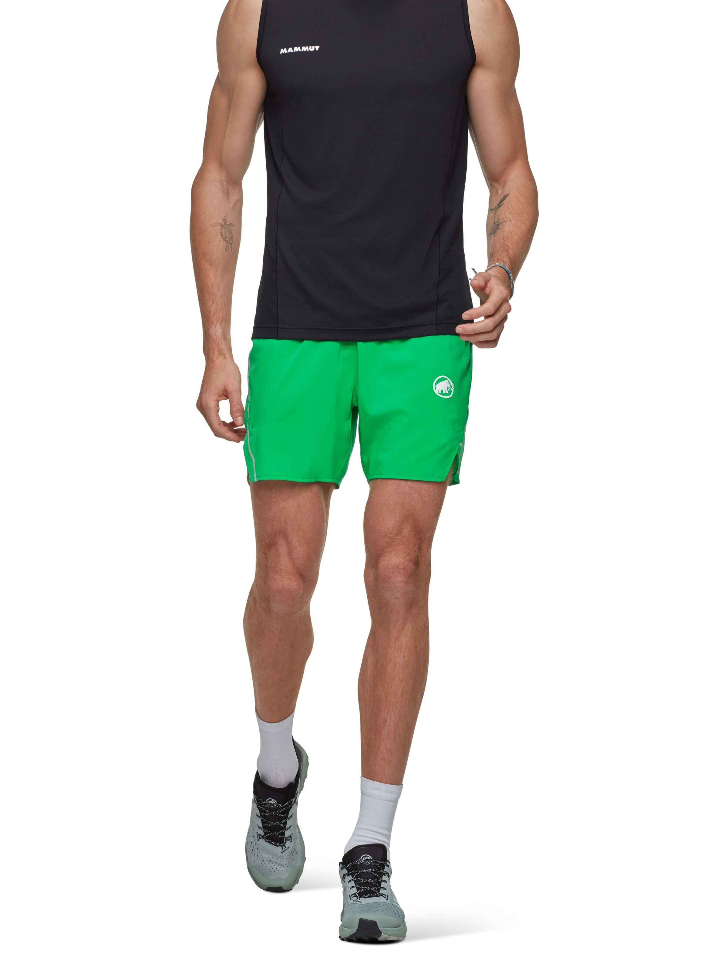 MAMMUT Regular Outdoor Pants in Green: front