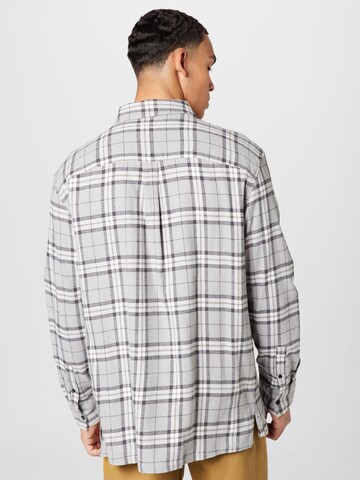 Urban Classics Comfort fit Button Up Shirt in Grey