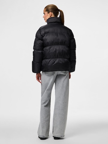 PIECES - Chaqueta de invierno 'PCMilla' en negro