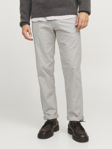 JACK & JONES Loose fit Chino trousers in Grey: front