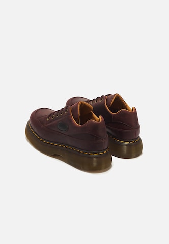 Pantofi cu șireturi 'Buzz' de la Dr. Martens pe roșu
