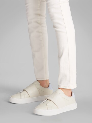 Slip on Calvin Klein en beige