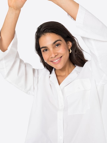 Camicia da donna 'Mira' di WEEKDAY in bianco