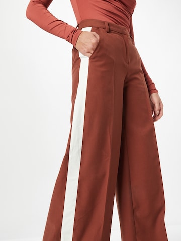 Wide leg Pantaloni con piega frontale 'Callie' di WEEKDAY in marrone