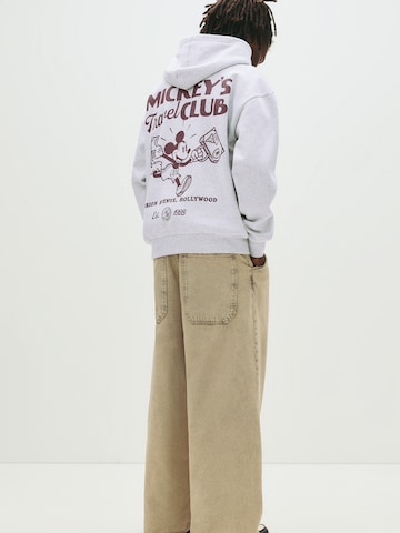 Sweat-shirt 'MICKEY´S TRAVEL CLUB' Pull&Bear en gris