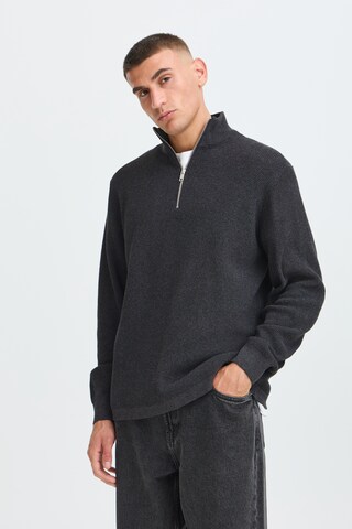 !Solid Sweater 'SDVian' in Grey: front