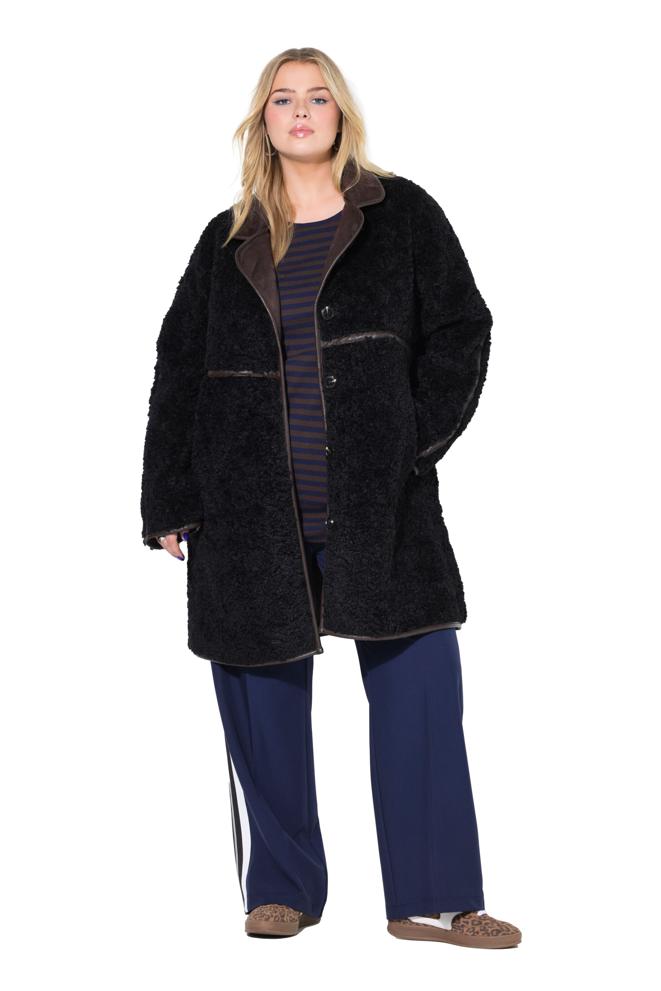 Studio Untold Winter Coat in Black: front