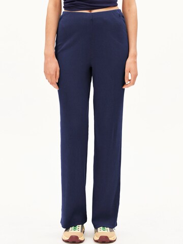 ARMEDANGELS Flared Trousers in Blue: front