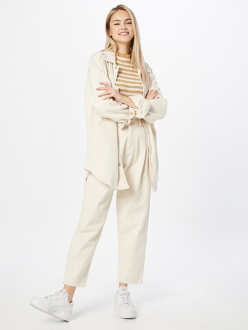 Tapered Pantaloni con pieghe 'Alexis' di People Tree in beige