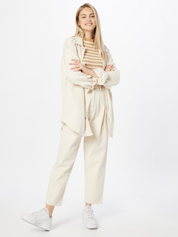 Tapered Pantaloni con pieghe 'Alexis' di People Tree in beige