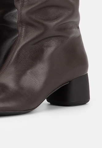 VAGABOND SHOEMAKERS - Bota 'LIVIA' em castanho