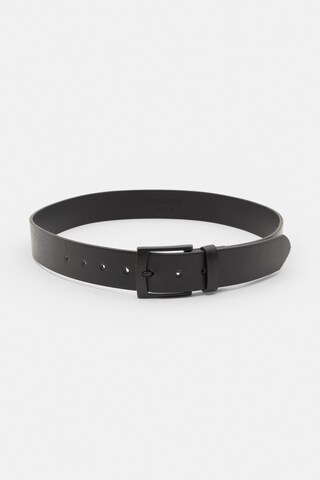 Curea de la Pull&Bear pe negru