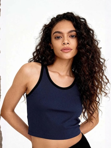 Top di Tommy Life in blu: frontale