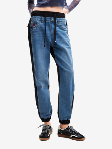 Tapered Jeans de la Desigual pe albastru: față