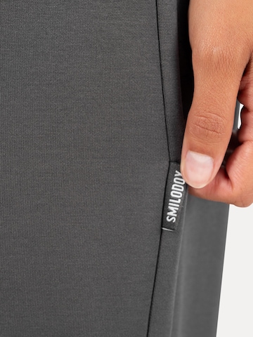 Loosefit Pantalon ' Jorina ' Smilodox en gris