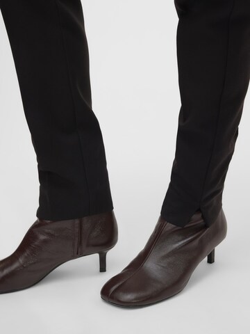 VERO MODA Tapered Trousers with creases 'BEATE' in Black