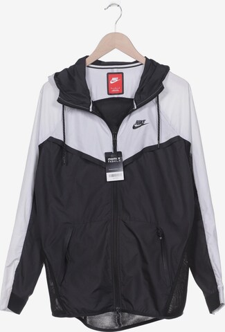 NIKE Jacke M in Schwarz: predná strana