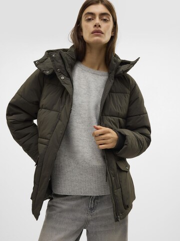 VERO MODA Зимняя куртка 'DIANA ' в Зеленый
