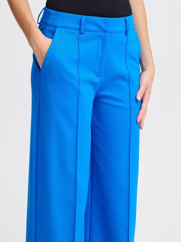 Wide leg Pantaloni con piega frontale ' Kate ' di ICHI in blu