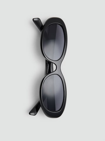 MANGO Okulary przeciwsłoneczne 'NANTES' w kolorze czarny