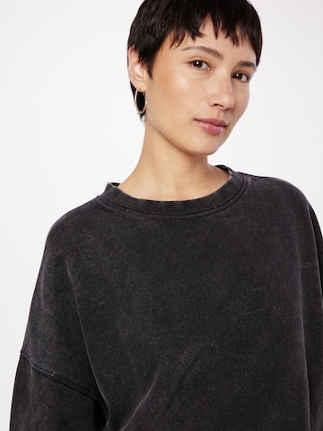 WEEKDAY Sweatshirt in Grijs