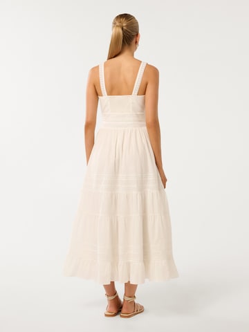 Robe 'Brianna' Forever New en blanc