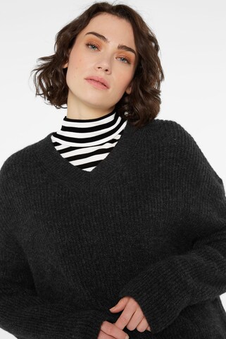 SENSES.THE LABEL Sweater in Black
