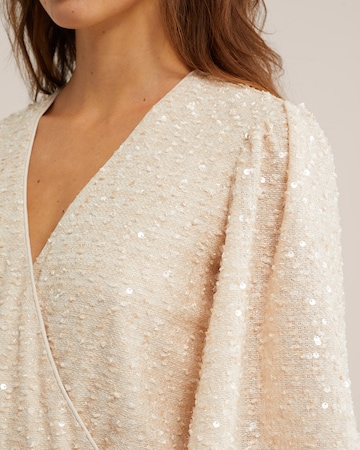 Salopeta de la WE Fashion pe bej