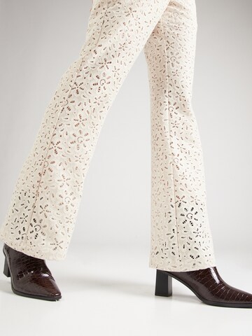 Flared Pantaloni 'SLFKarola' di SELECTED FEMME in beige