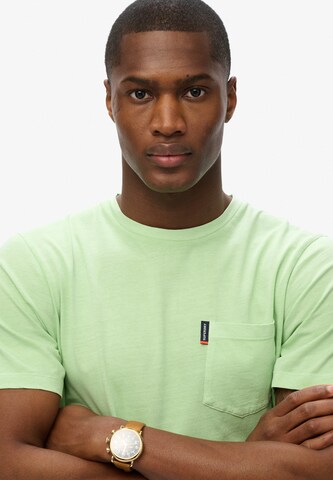 T-Shirt 'Essential' Superdry en vert