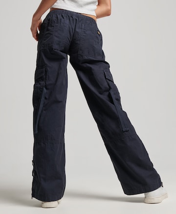 Superdry Wide Leg Cargohose in Blau