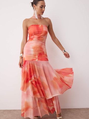 Trendyol Вечернее платье в Ярко-розовый: спереди