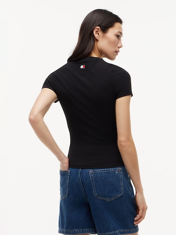 TOMMY HILFIGER - Camiseta 'TH x CF1' en negro