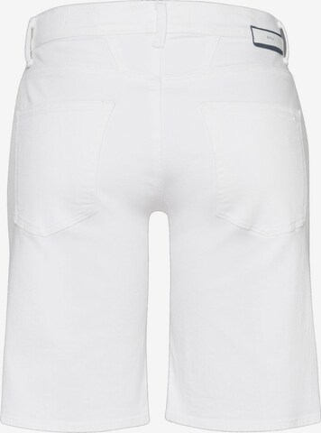 BRAX Regular Shorts 'Maple' in Weiß
