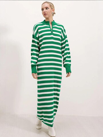 Robes en maille Bigdart en vert : devant