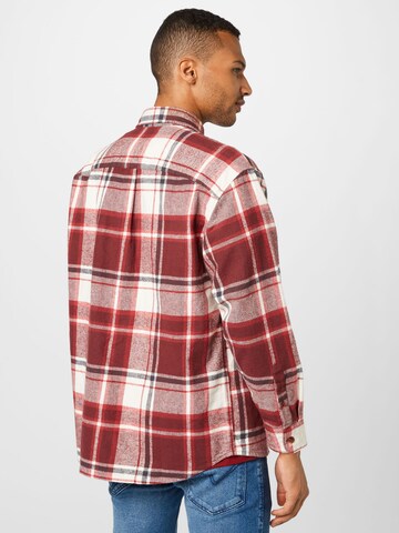 Abercrombie & Fitch - Regular Fit Camisa em vermelho