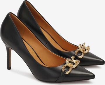 Kazar Pumps in Black