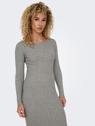 Robes en maille 'ONLKatia' ONLY en gris