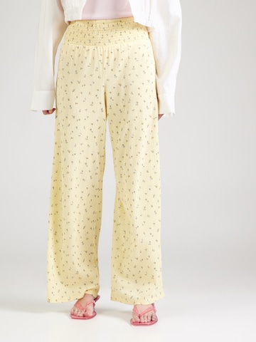 PIECES Regular Pants 'PCBETTY' in Yellow: front