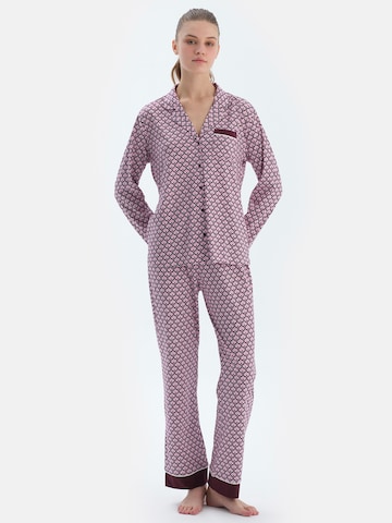 Pijama de la Dagi pe mov: față