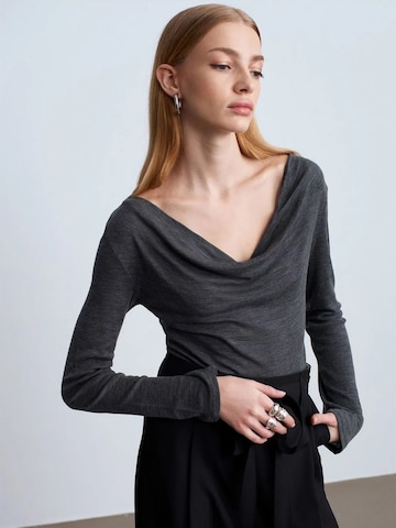 Dilvin Shirt in Grey: front