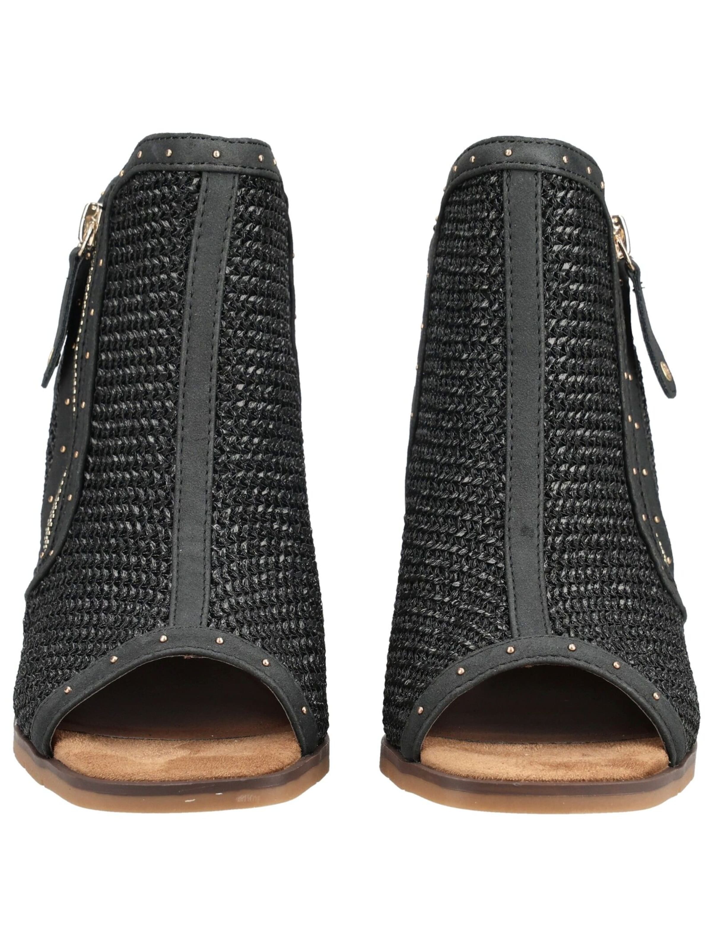 MUSTANG Sandals in Black