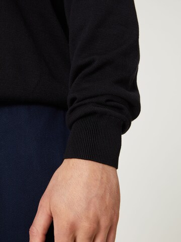 DAN FOX APPAREL Pullover 'Deniz' in Schwarz