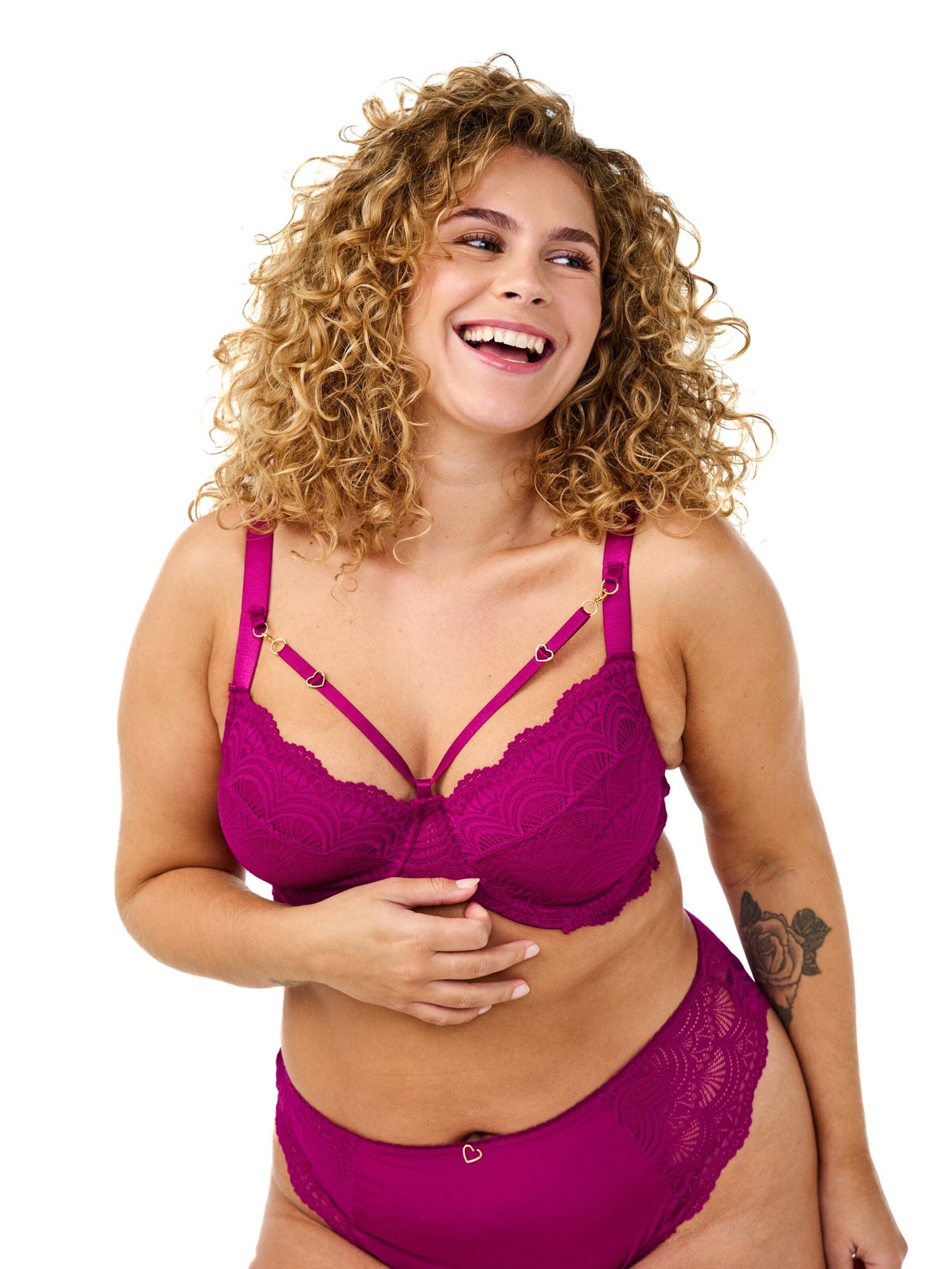 T-shirt Reggiseno 'Lala' di Devoted by Zizzi in rosa: frontale