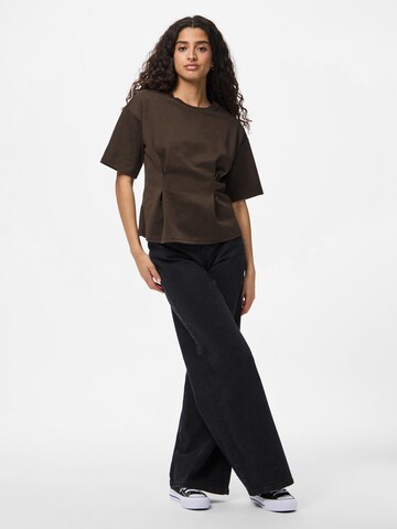 T-shirt 'PCSKYLAR' PIECES en gris