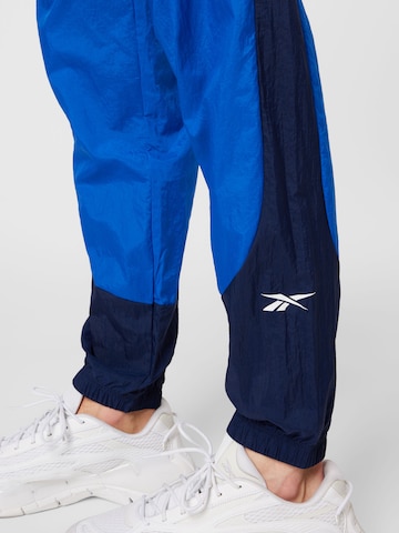 Tapered Pantaloni sportivi di Reebok in blu