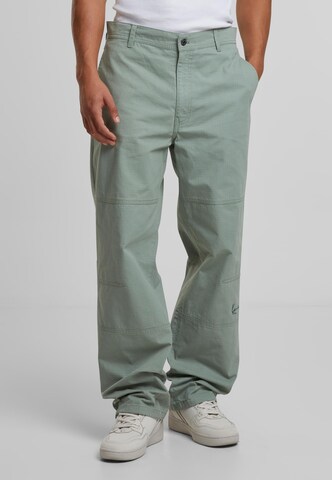 Karl Kani Regular Pants in Green: front