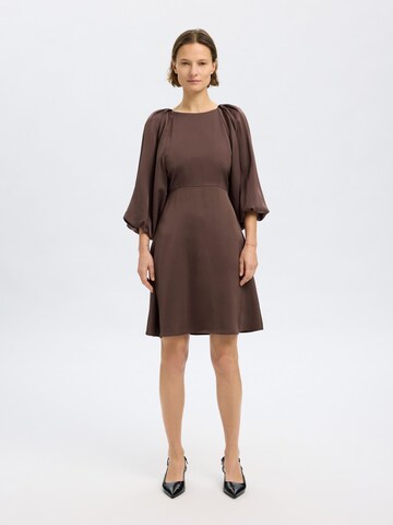 Robe 'SLFLaurina' SELECTED FEMME en marron : devant