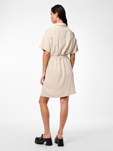 Robe-chemise 'VINSTY' PIECES en beige