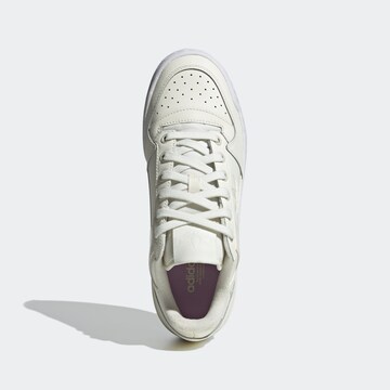 ADIDAS ORIGINALS - Sapatilhas baixas 'Forum Bold' em branco